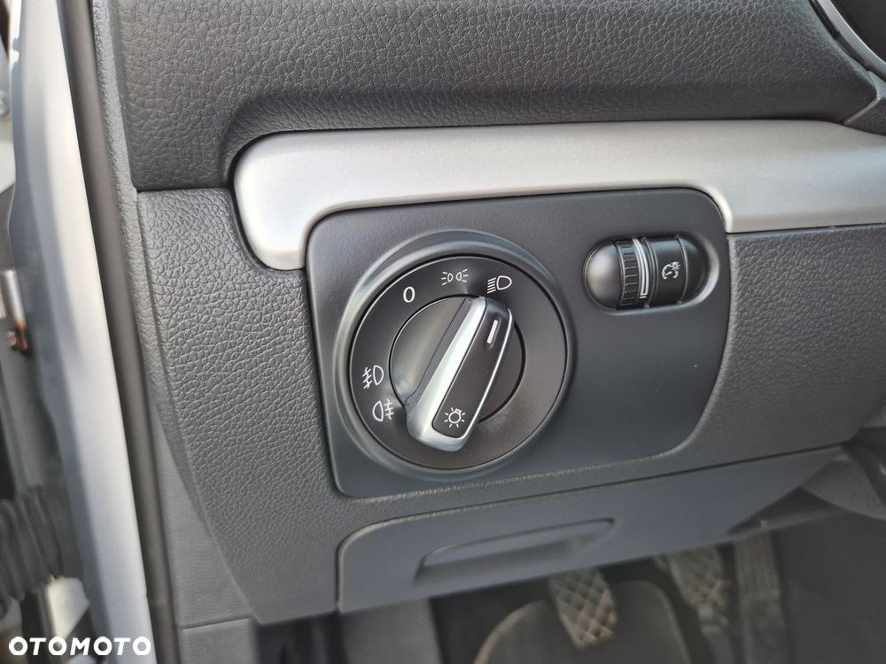 Volkswagen Golf 2.0 TDI DPF Highline - 27