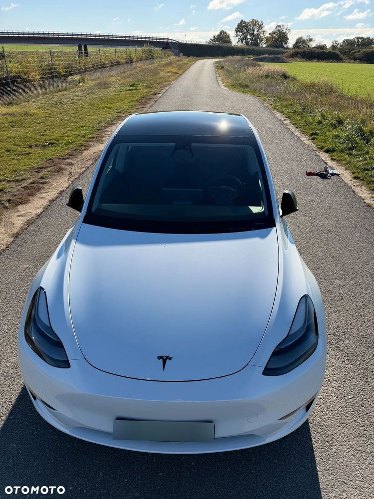 Tesla Model Y Long Range AWD - 2