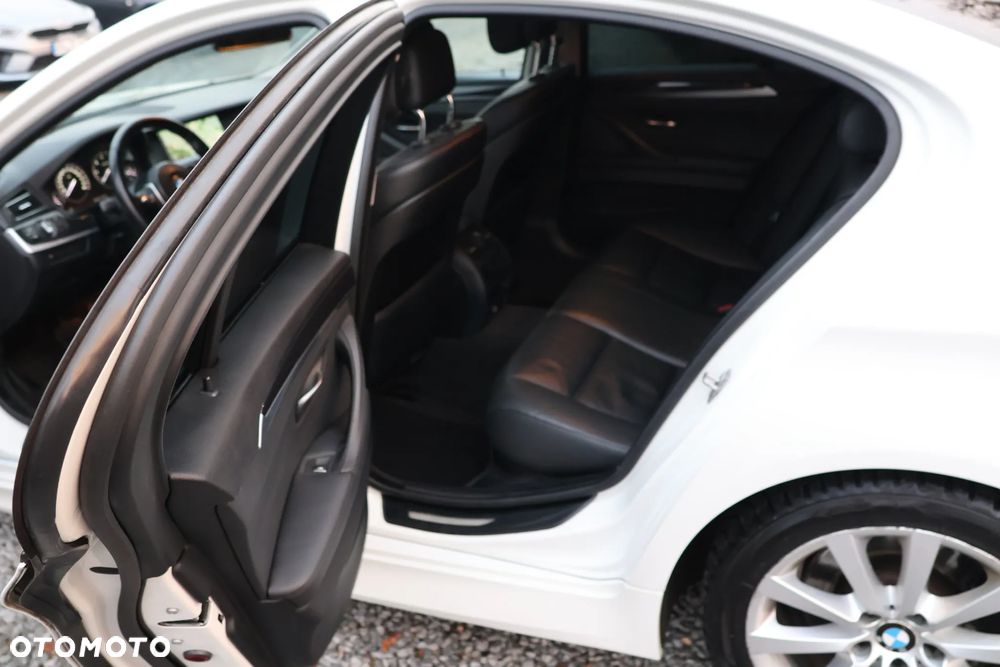 BMW Seria 5 525d xDrive Luxury Line - 11