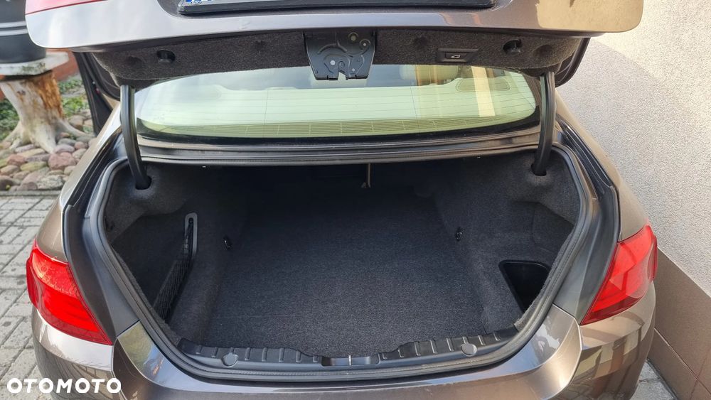 BMW Seria 5 525d xDrive - 11