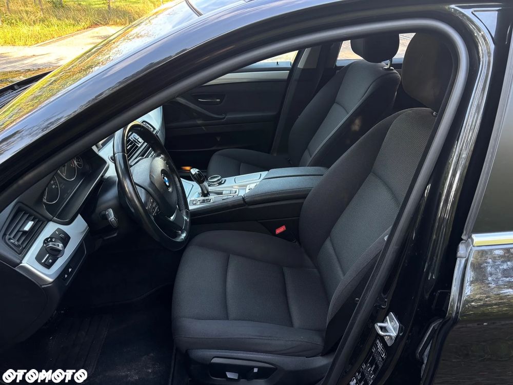 BMW Seria 5 525d xDrive - 11