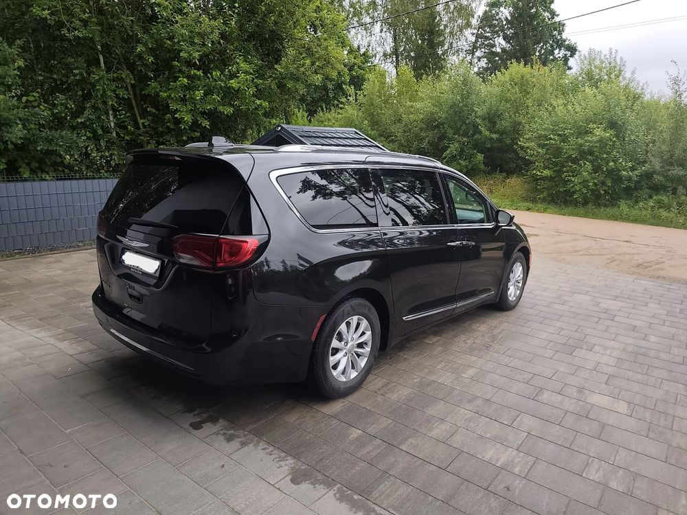 Chrysler Pacifica - 3