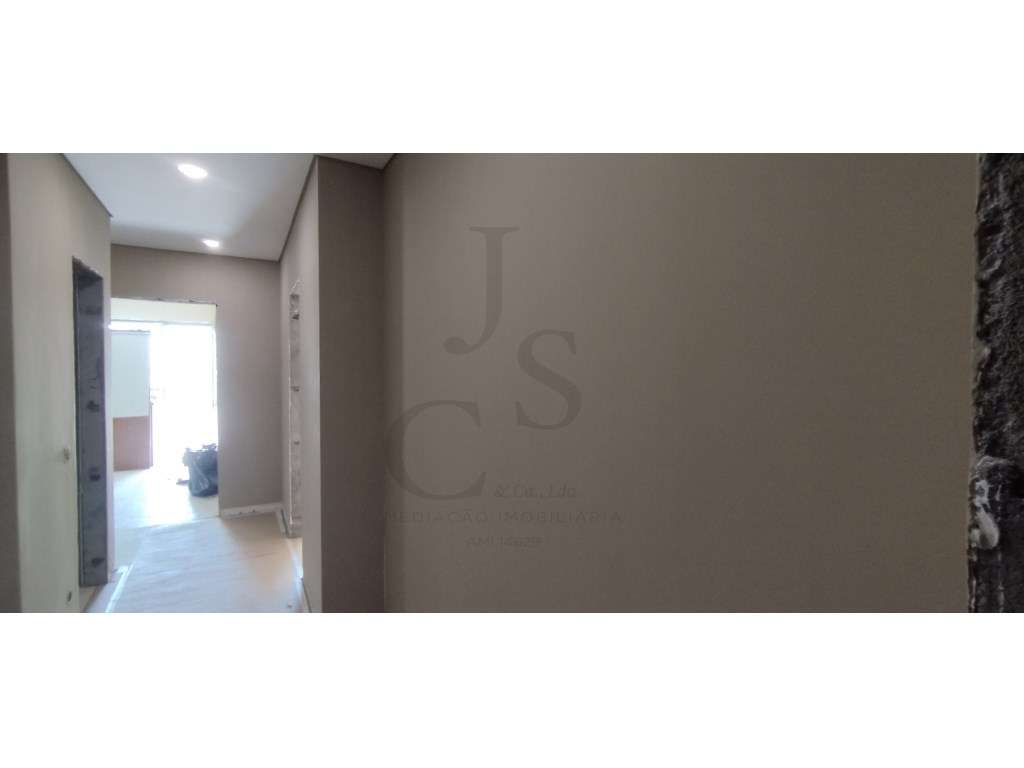 Excelente apartamento T2+1, situado a apenas dois minutos da estaçã... - Grande imagem: 4/12