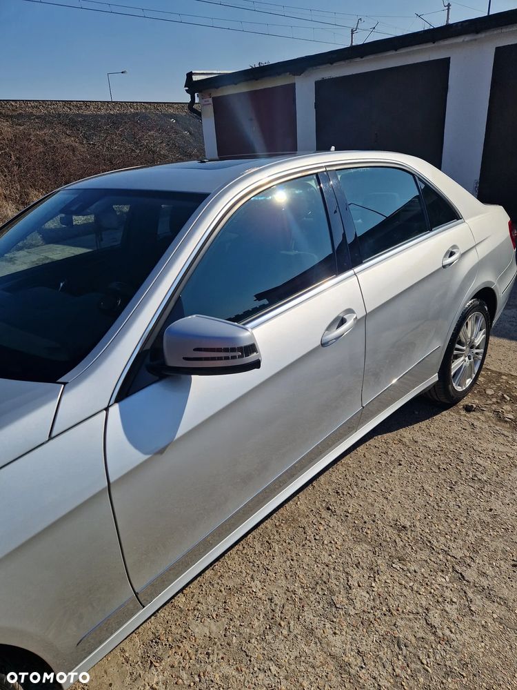 Mercedes-Benz Klasa E 220 CDI DPF BlueEFFICIENCY 7G-TRONIC Elegance - 9