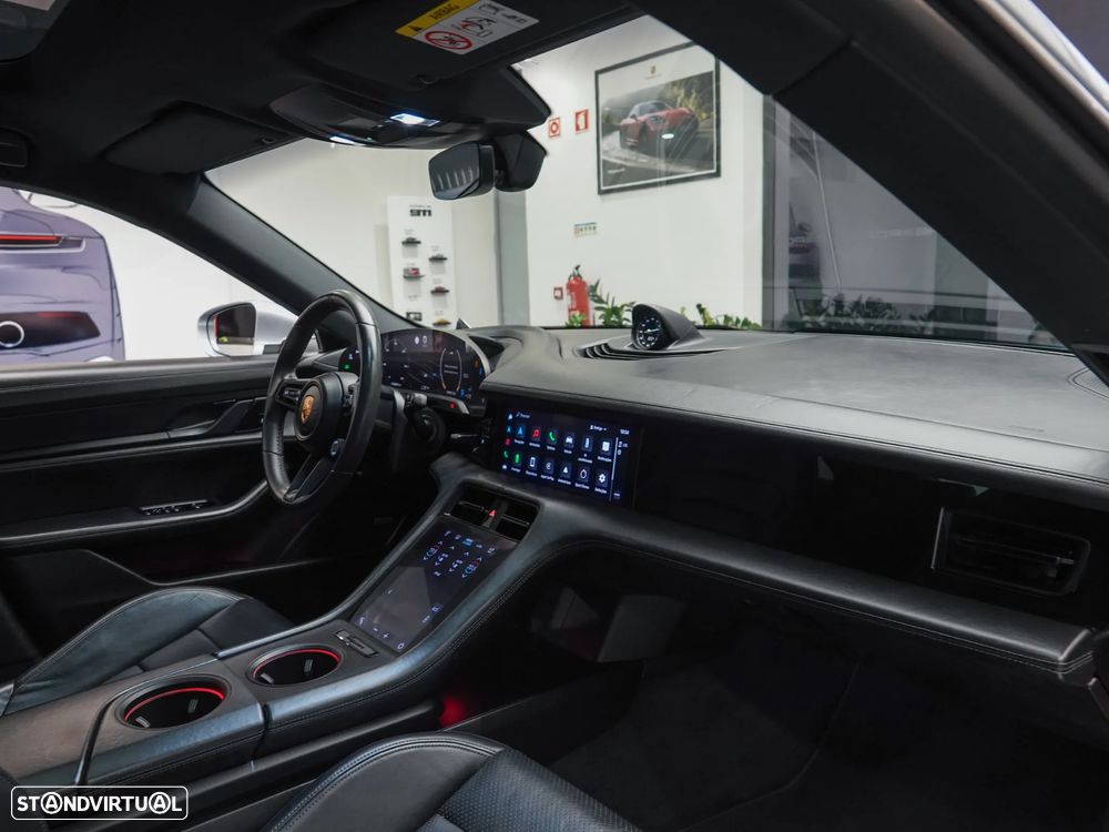 Porsche Taycan 4S - 31