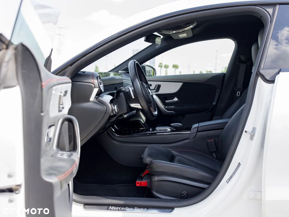 Mercedes-Benz CLA 200 7G-DCT - 24