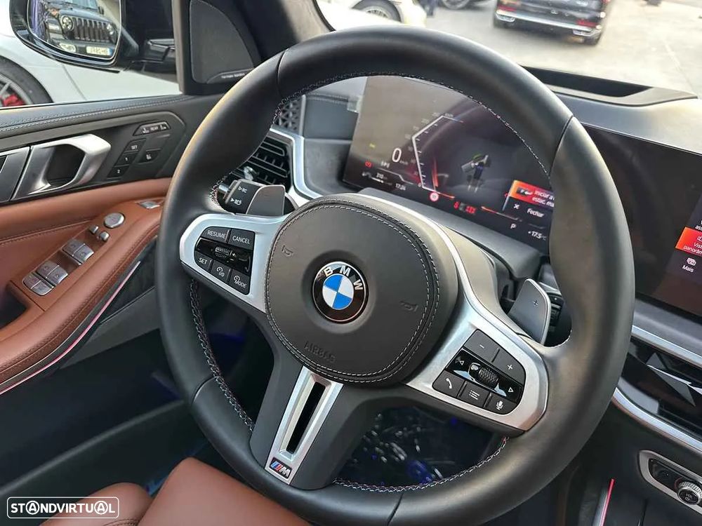 BMW X7 M M60i - 12