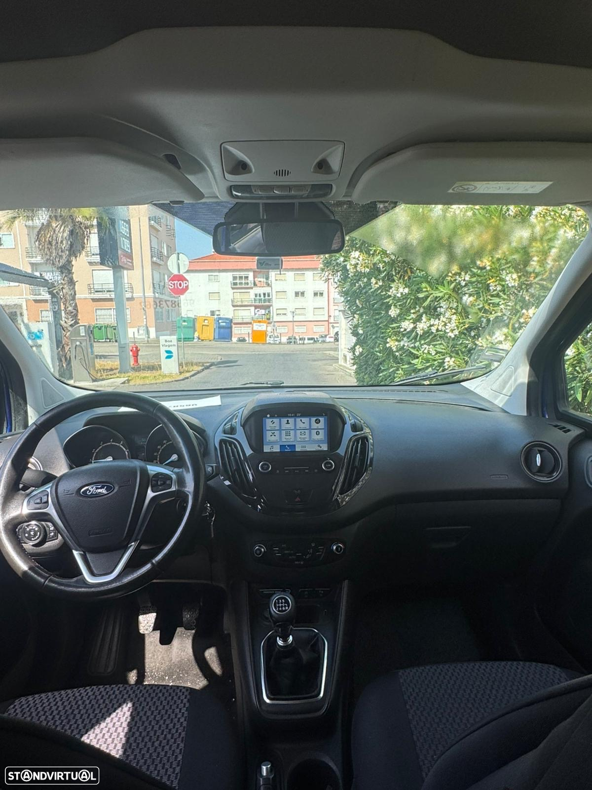 Ford Tourneo Courier 1.0 EcoBoost Titanium - 12