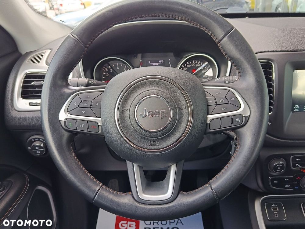 Jeep Compass - 25
