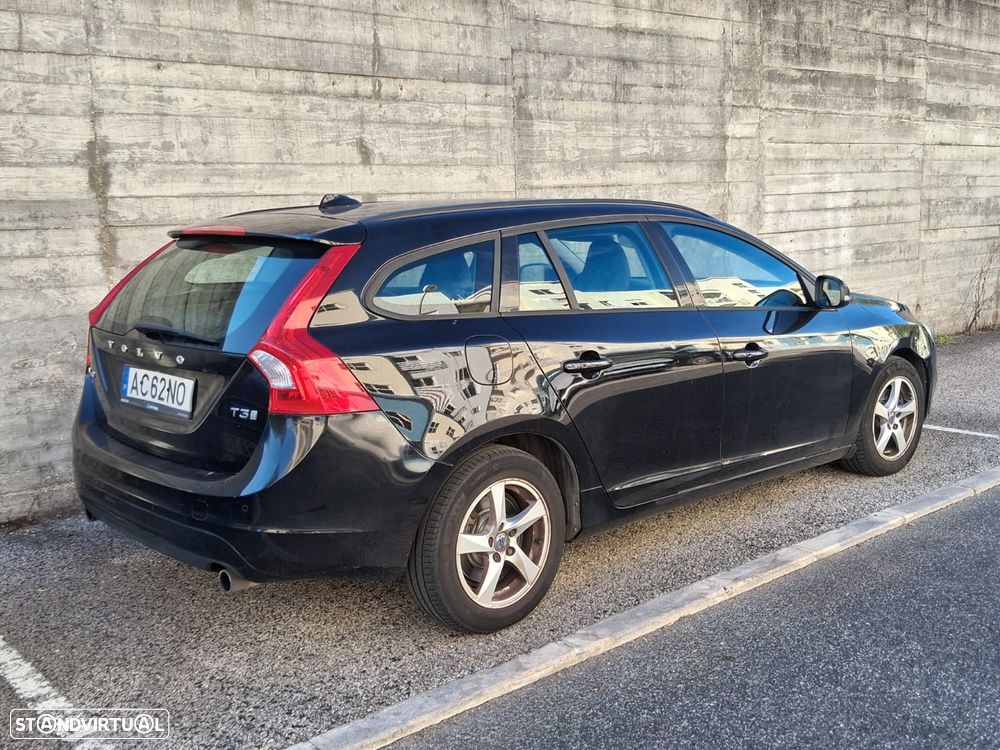 Volvo V60 1.5 T3 Kinetic - 1