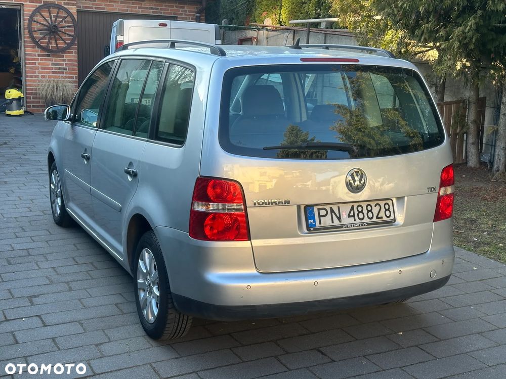 Volkswagen Touran 1.9 TDI DSG - 4
