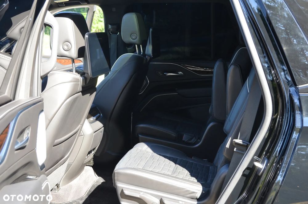 Cadillac Escalade - 32