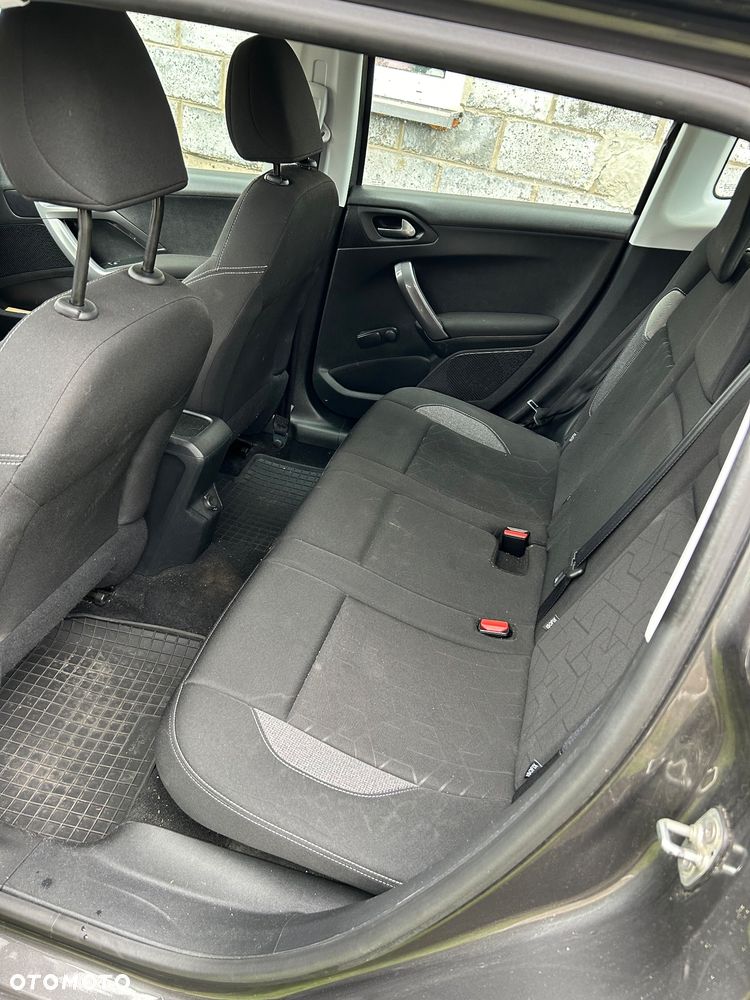 Peugeot 2008 1.2 Pure Tech Style - 4