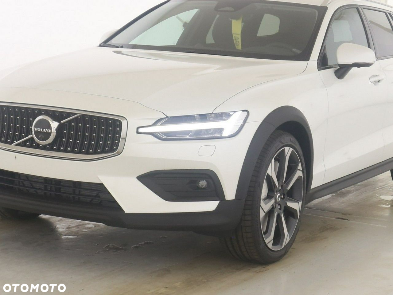 Volvo V60 Cross Country B5 B AWD Ultimate - 8