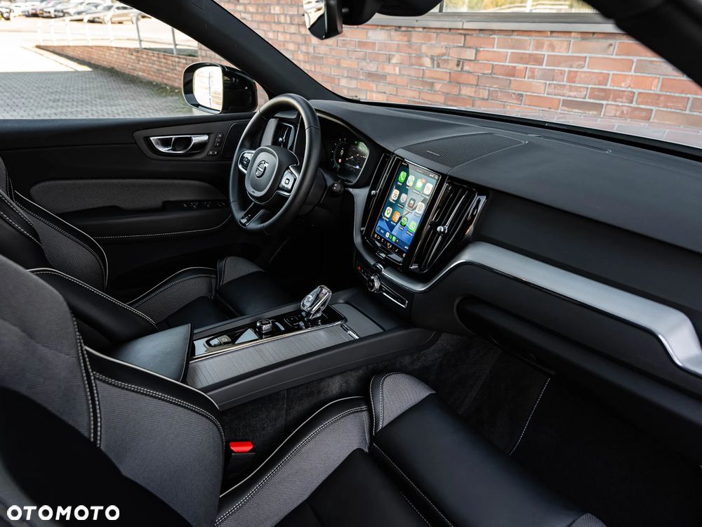 Volvo XC 60 B4 B Plus Dark - 25