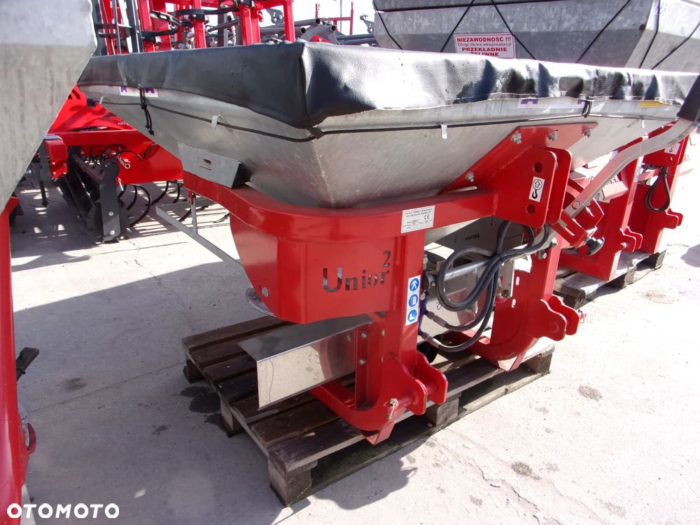 Inny Rozsiewacz nawozów i wapna, taśmowy jedno i dwu tarczowy Kłos, Motyl 300, 400, 600, 800 1000 litrów, Rozsiewacz nawozów dwutarczowy ABRA2 - MAXI, Semior, Unior, Unior2, Mini, Mini2, Rozsiewacz dwutarczowy DEX-WAL (Lift, Tornado duo Turbo), Rozsiewacz nawozów Pronar  FD1-M05 - 21