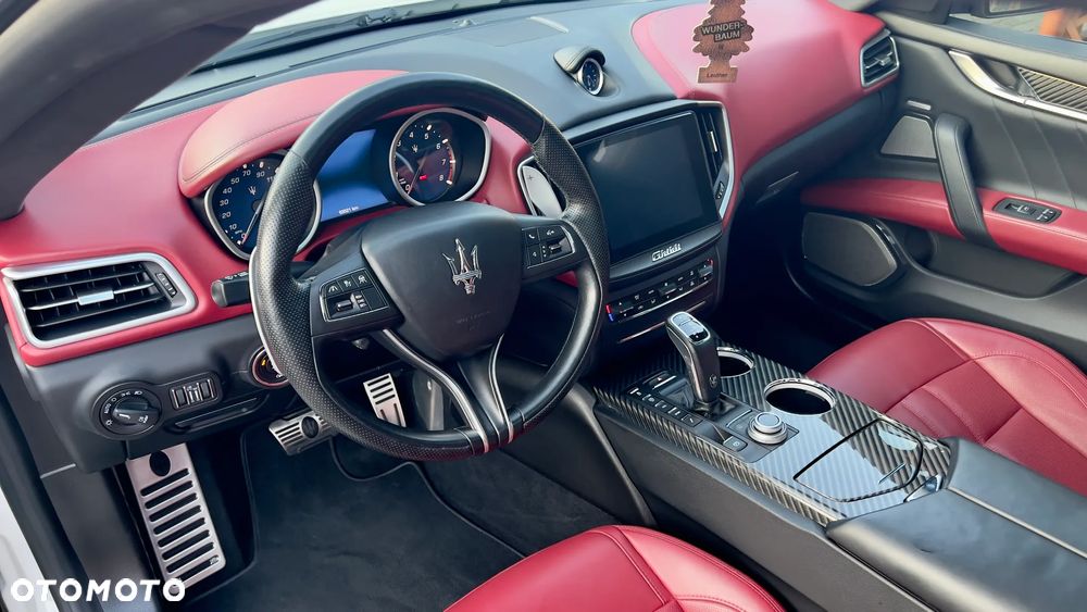 Maserati Ghibli S GranSport - 22