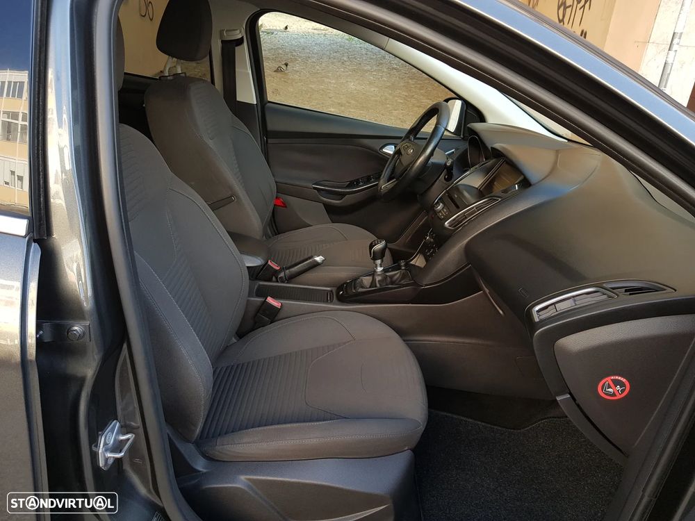 Ford Focus SW 1.5 TDCi Titanium - 34