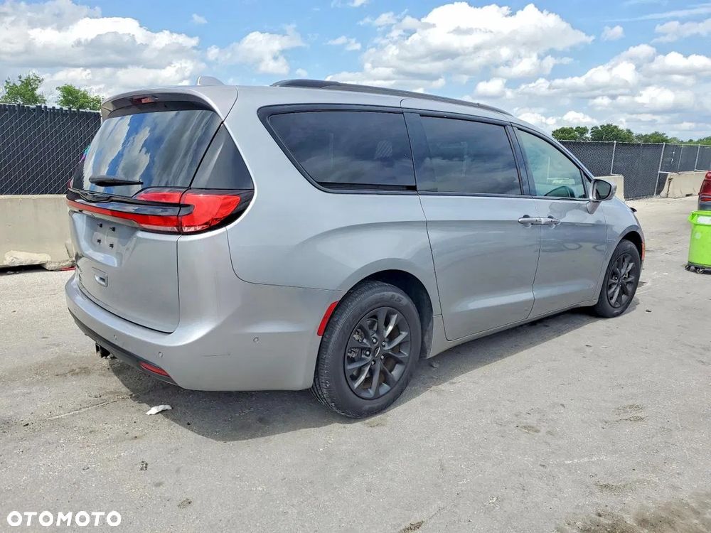 Chrysler Pacifica - 3