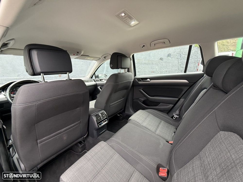 VW Passat Variant 2.0 TDi Business DSG - 12