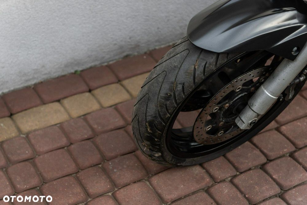 Suzuki GSR - 7