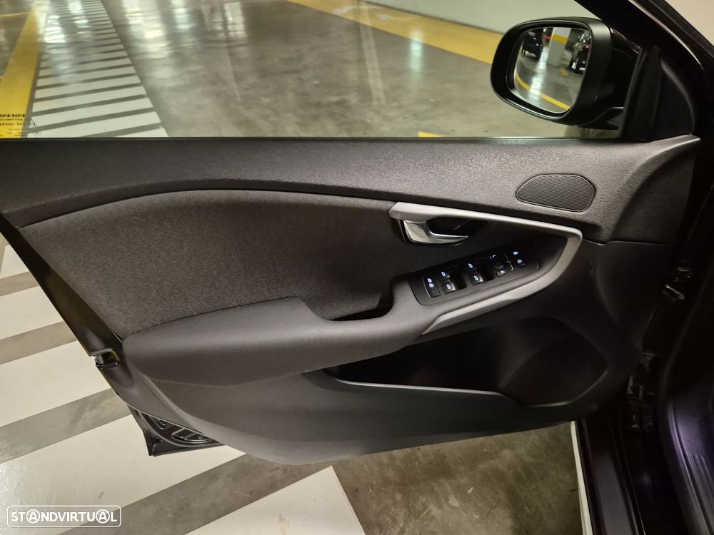 Volvo V40 Cross Country 2.0 D2 Summum - 27