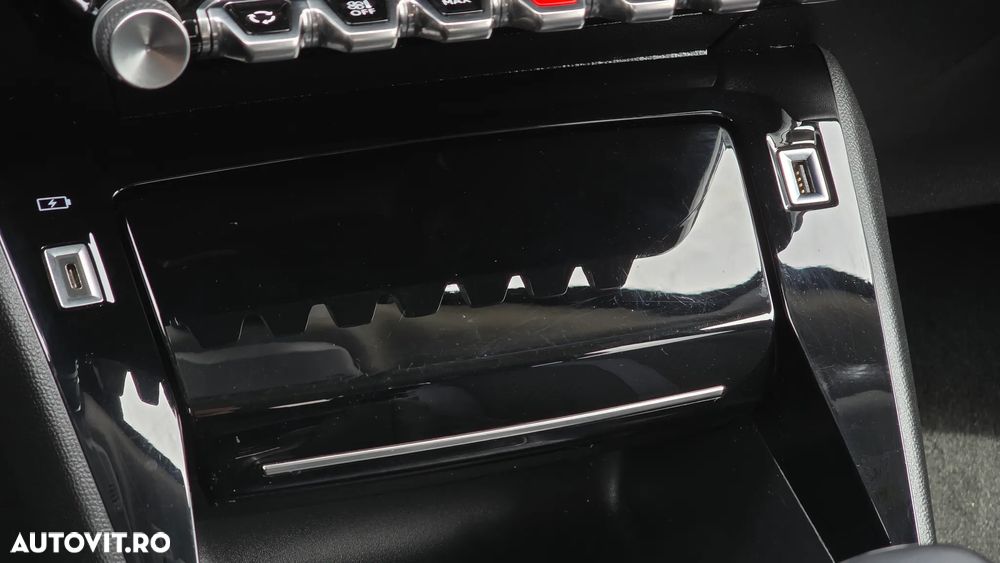 Peugeot 2008 1.2 L PureTech STT Allure - 22