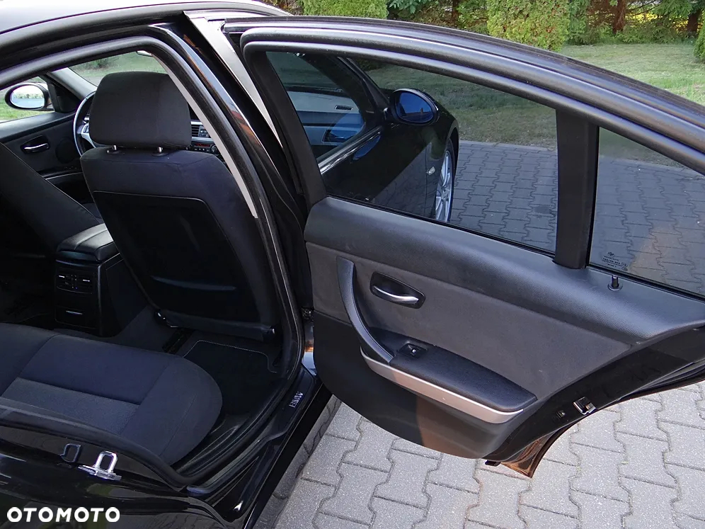 BMW Seria 3 320d - 38