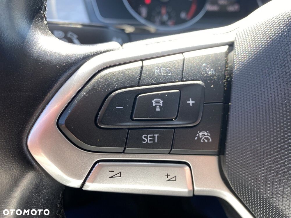 Volkswagen Passat - 20