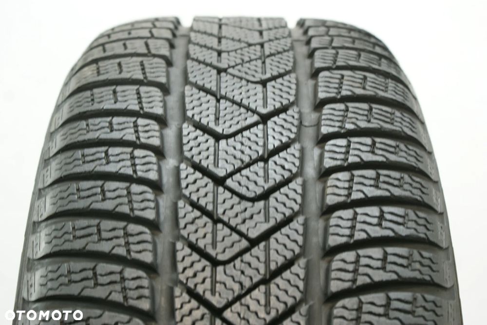 245/45R18 PIRELLI WINTER SOTTOZERO 3 , 7,5mm B2285 - 1