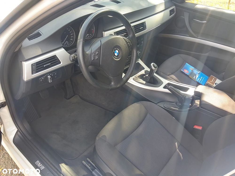 BMW Seria 3 318d DPF - 27