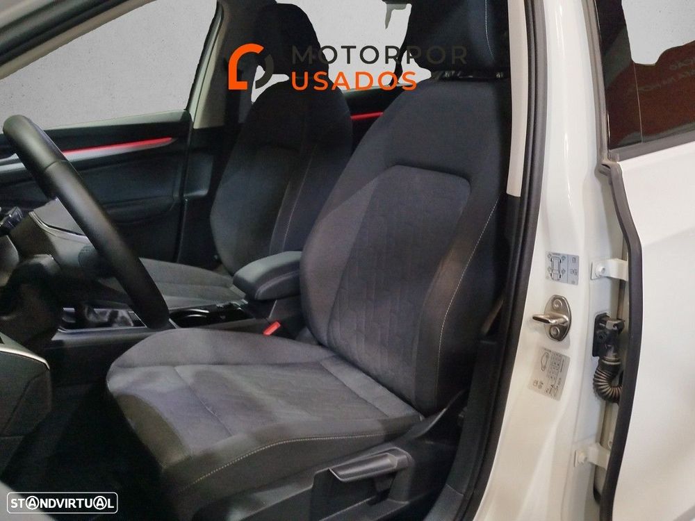Volkswagen Golf 1.5 TSI Urban — fotografia 9