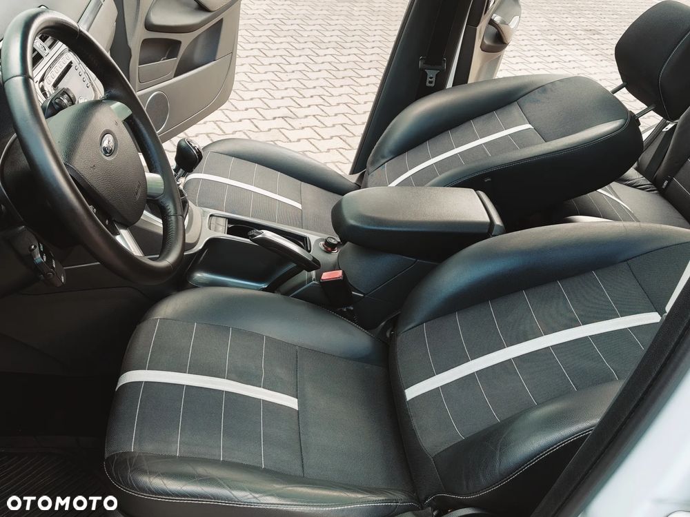 Ford Kuga 2.0 TDCi 2x4 Titanium - 6