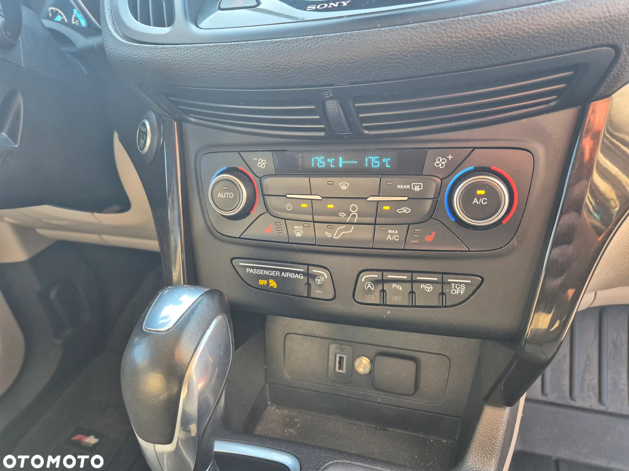 Ford Escape 2.0 EcoBoost AWD Titanium - 9