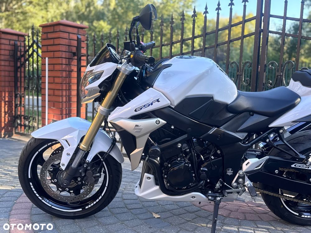 Suzuki GSR - 20