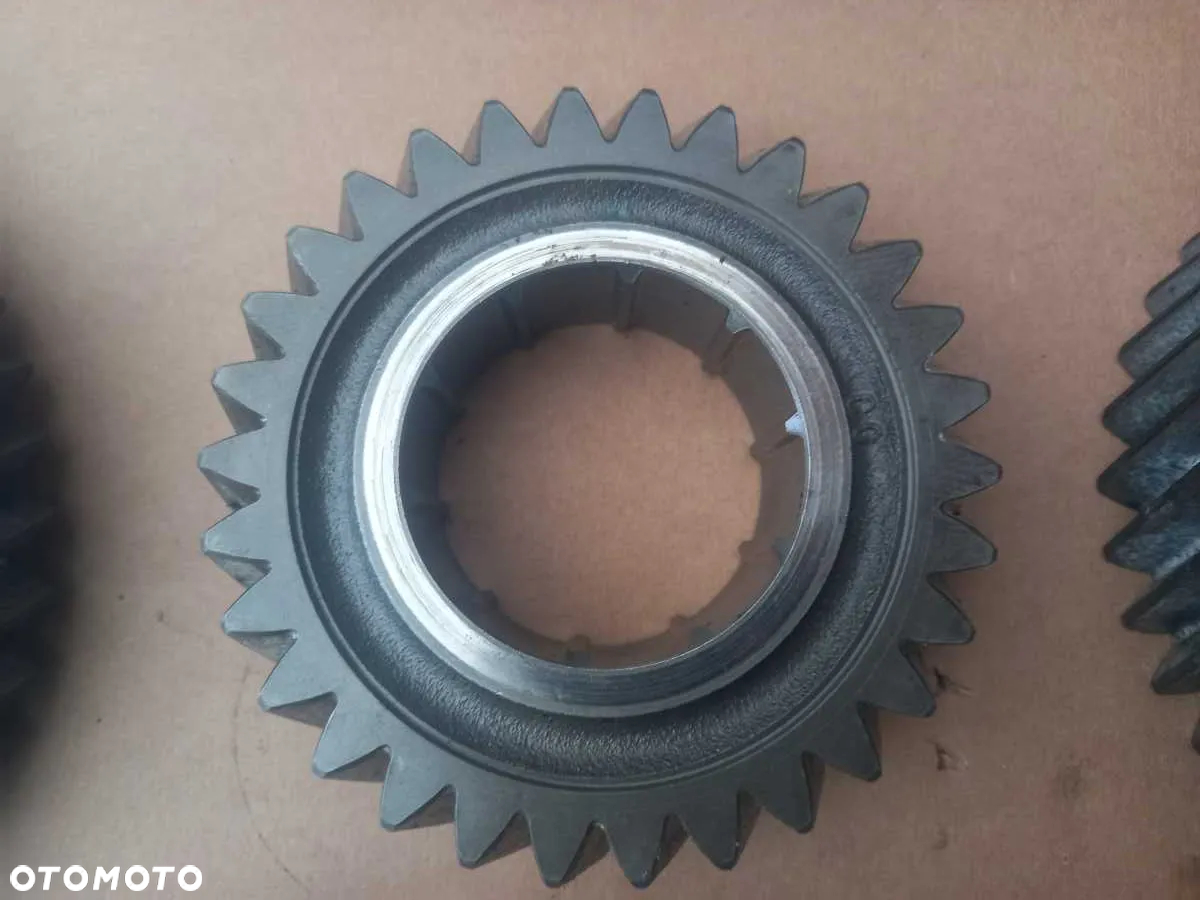 Wałek choinka skrzyni biegów 3712169M3 Massey Ferguson 8110 8120 8130 8140 8150 8160 8170 8180 - 3