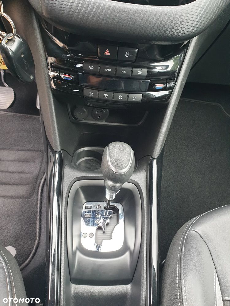 Peugeot 2008 PureTech 110 Stop&Start EAT6 Allure - 22