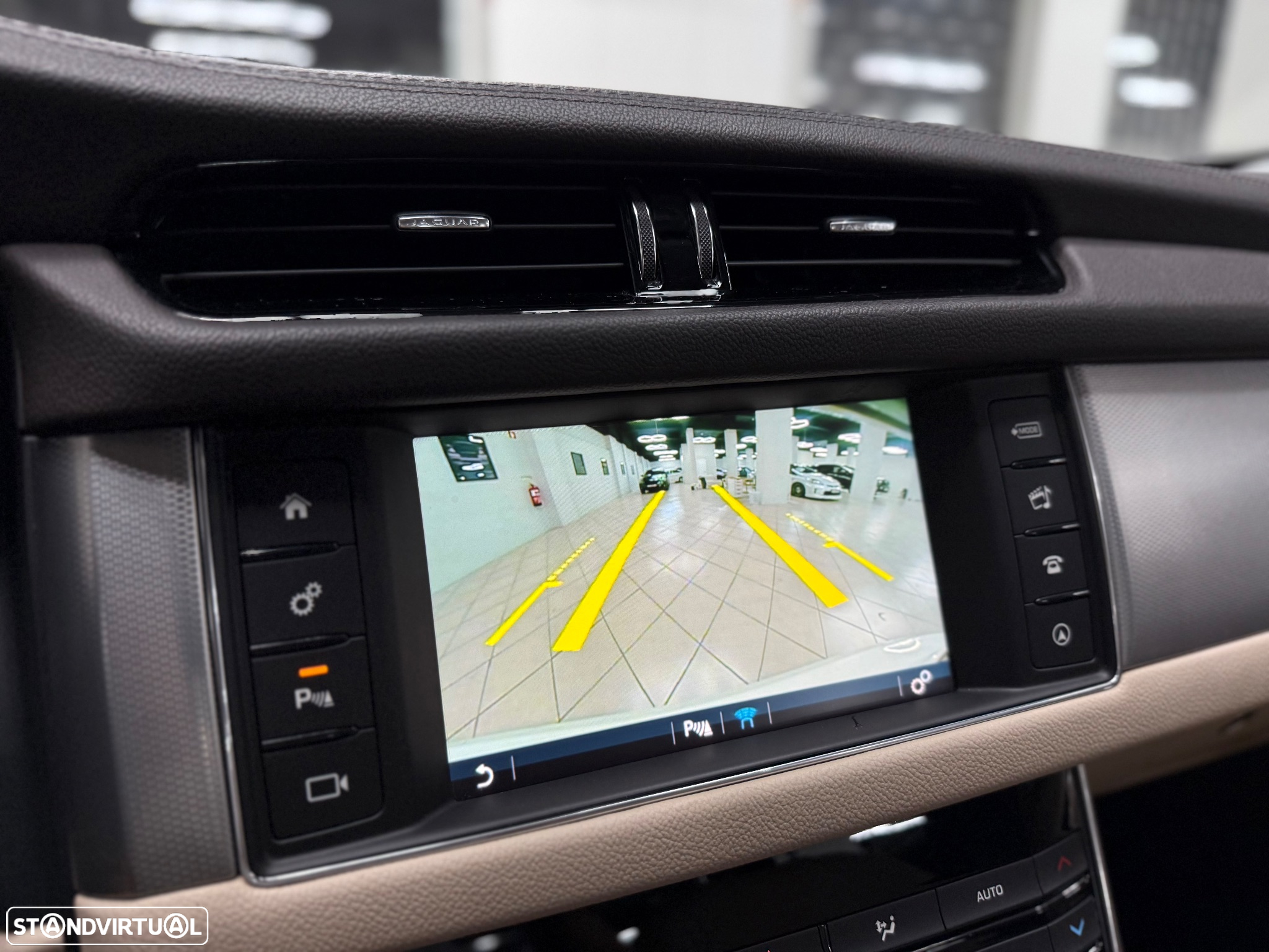 Jaguar XF 2.0 D Prestige Aut. - 24