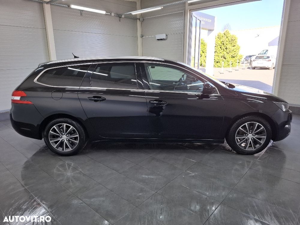 Peugeot 308 1.2 L PureTech Turbo Allure - 8