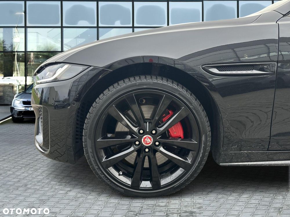Jaguar XE - 4