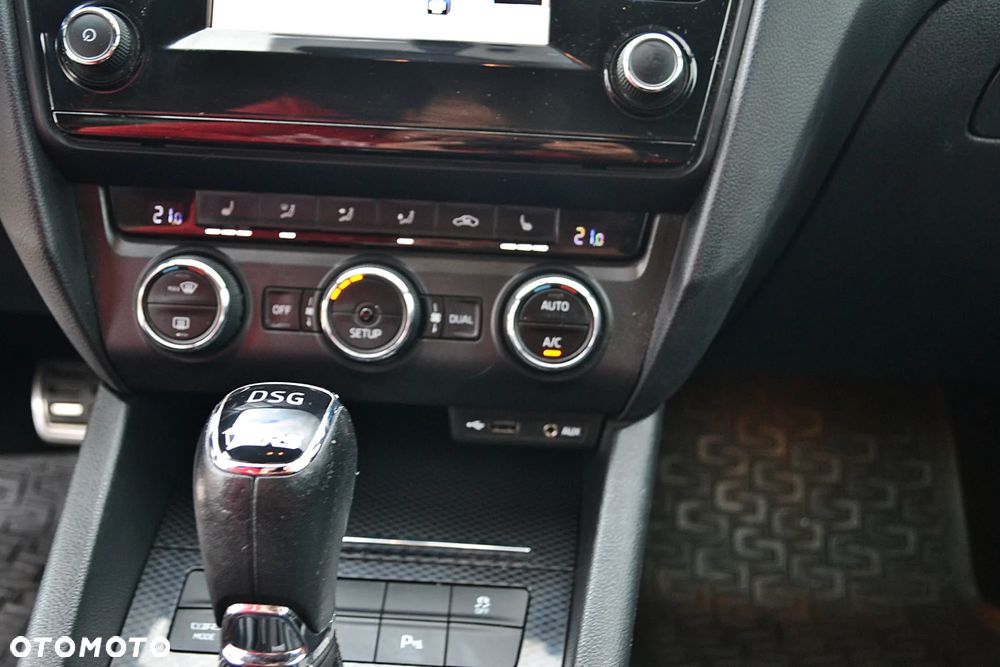 Skoda Octavia 2.0 TDI DSG RS - 32