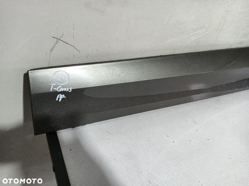LISTWA DRZWI PRAWY PRZÓD T CROSS 2GM854940 - 2