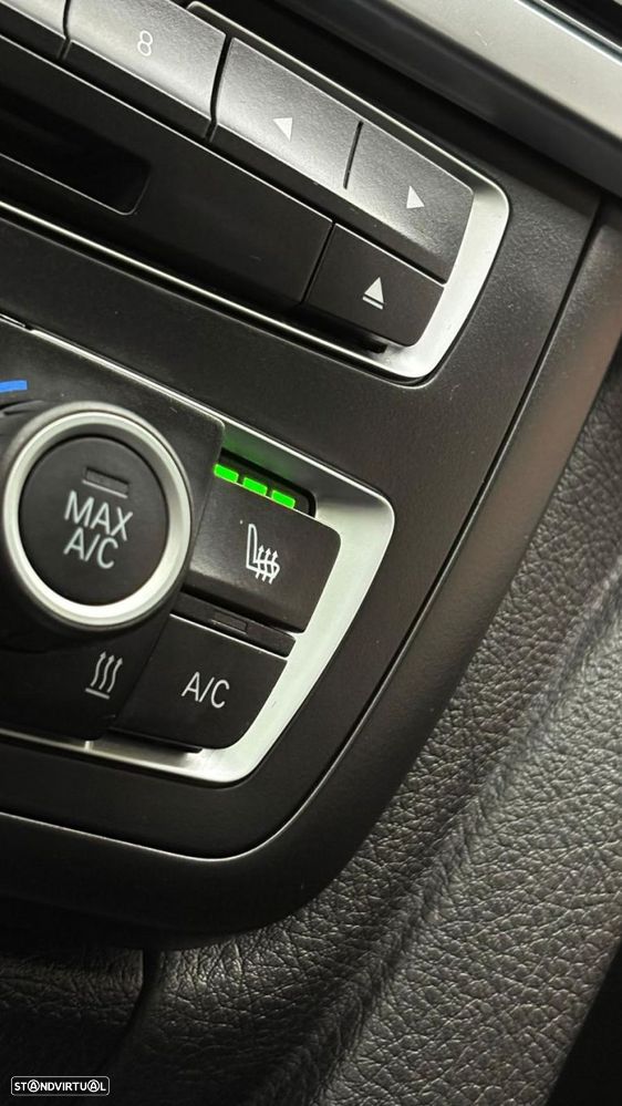 BMW 320 d Touring xDrive Sport Line - 15