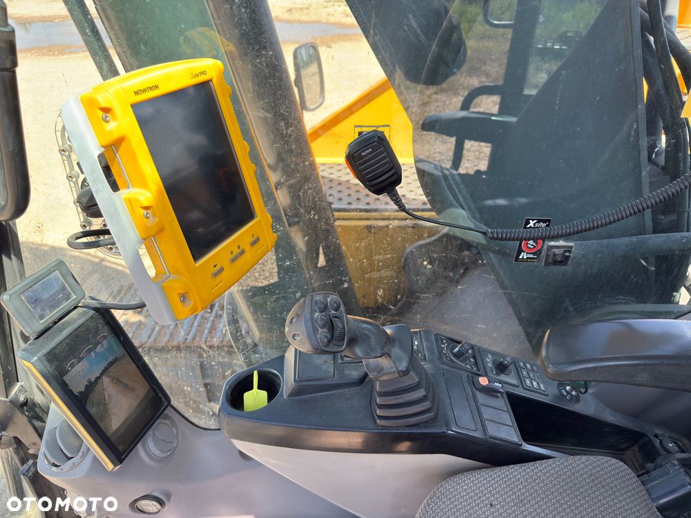 Volvo EC 220 EL - 26