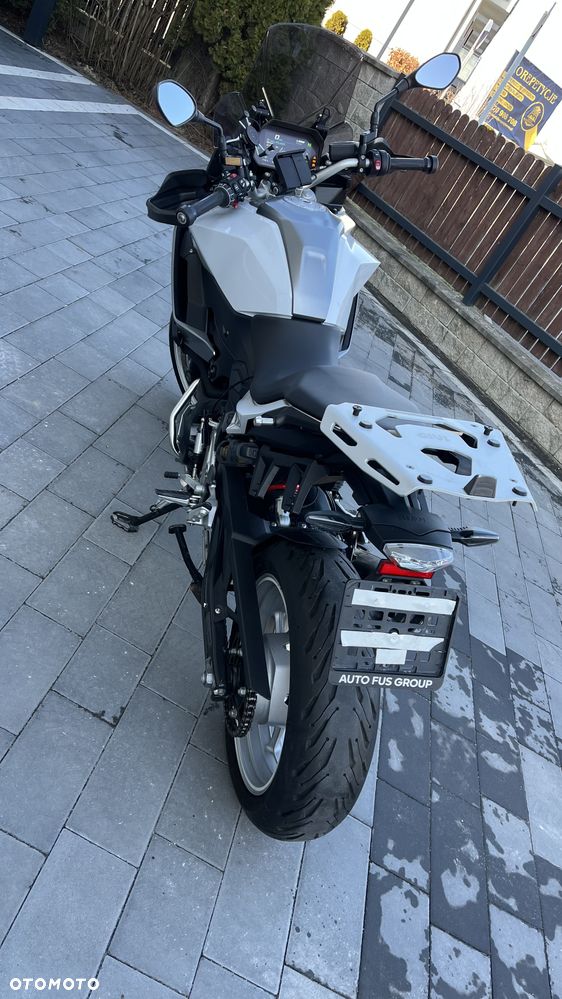 BMW F - 9