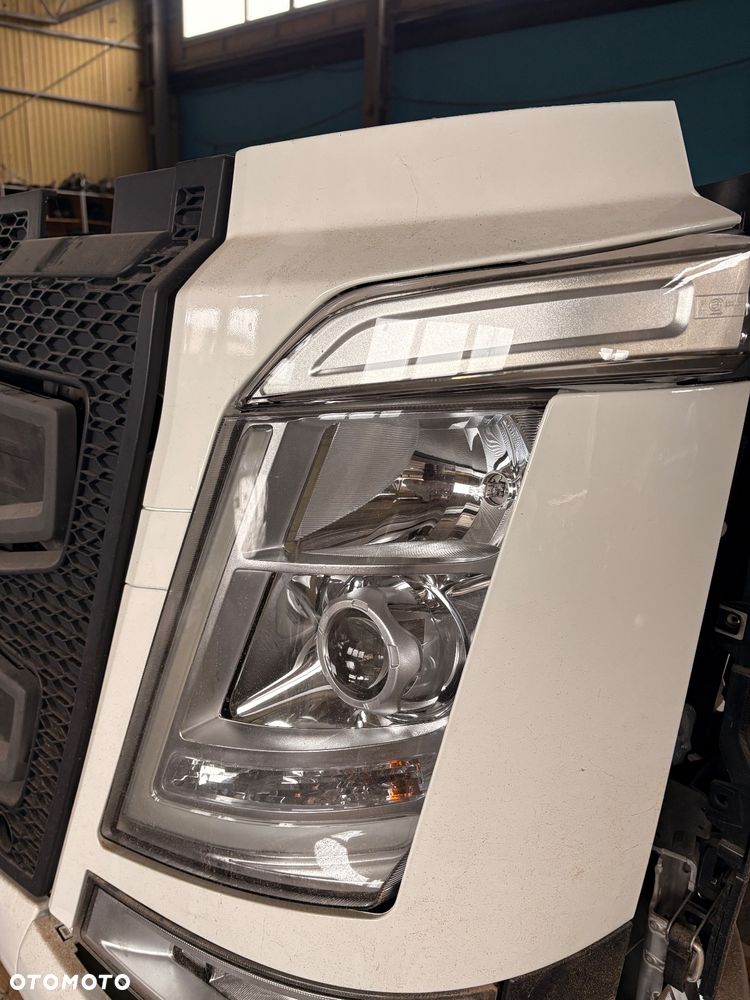 Przód z lampami grill okular atrapa Volvo FH4 biały - 4