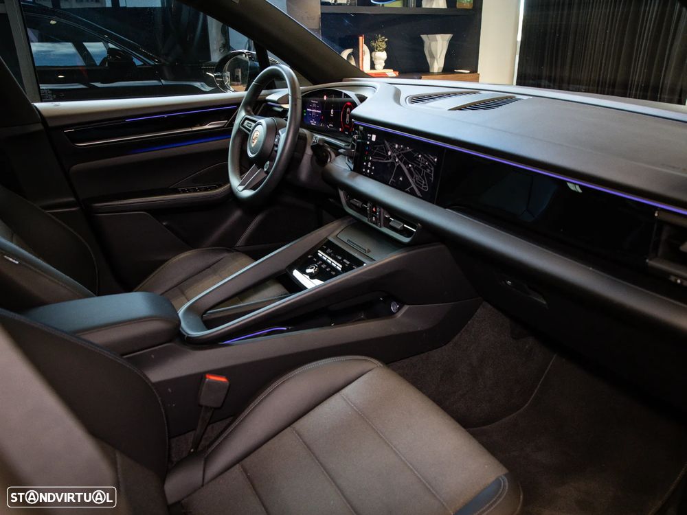 Porsche Macan Electric 4 - 38