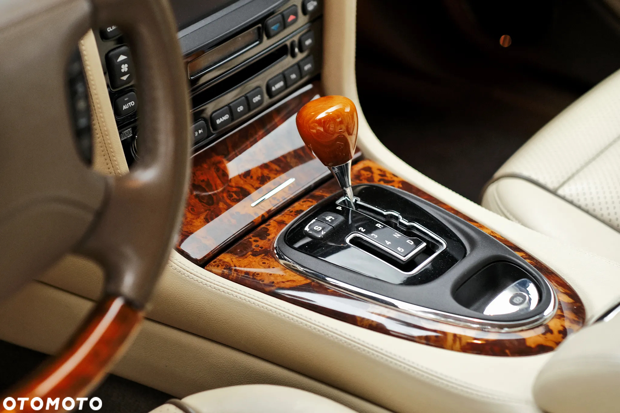 Jaguar XJ XJ8 4.2 LWB Executive - 25