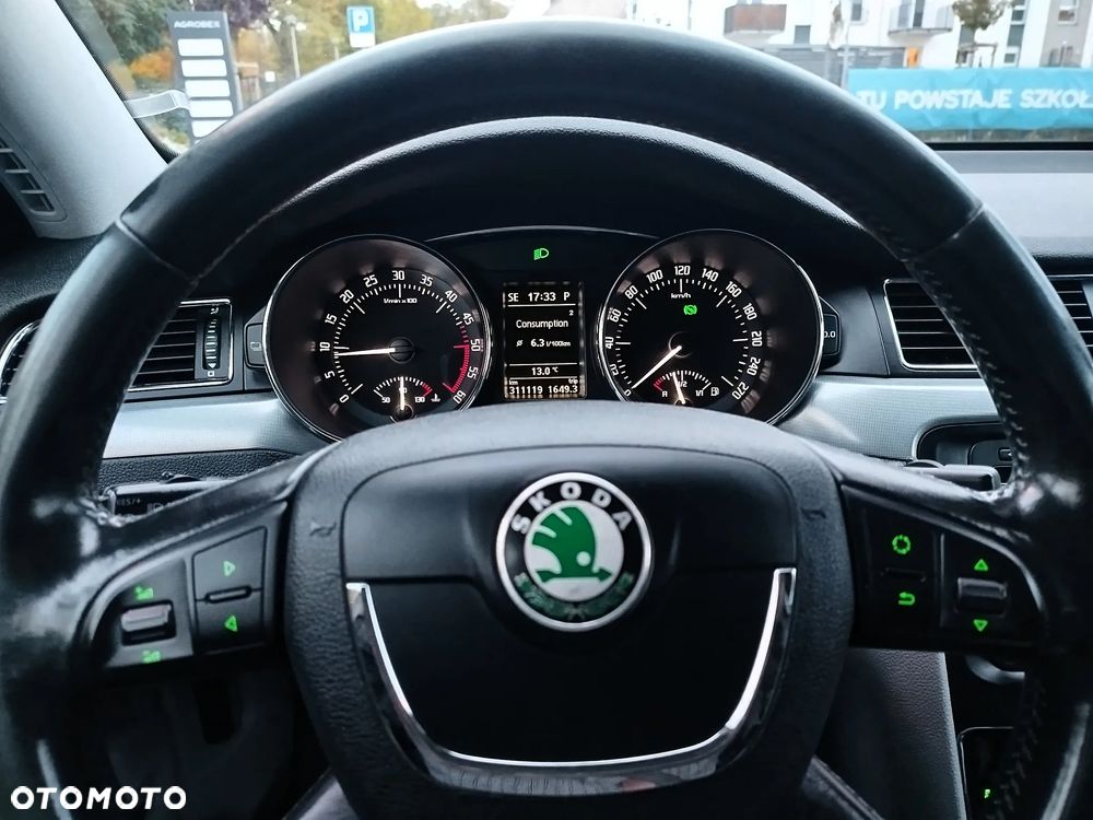 Skoda Superb 2.0 TDI DSG Exclusive - 30