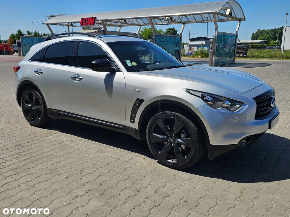 Infiniti Q70 - 1